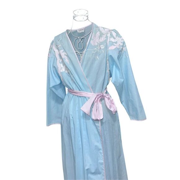 RARE Vintage Natori Neiman Marcus Blue/pink Floral EMBROIDERED Robe. Long sleeve - Picture 2 of 16